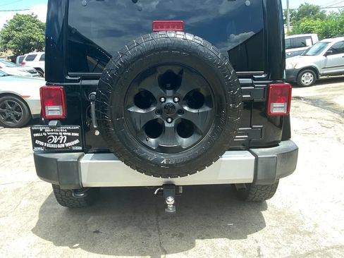 Used 2015 Jeep Wrangler Unlimited Sahara w/ Connectivity Group AWD/4WD image 5