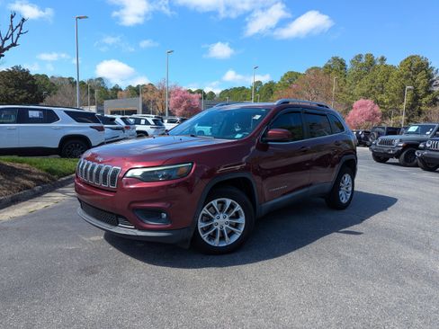 Used 2019 Jeep Cherokee Latitude w/ Popular Appearance Group image 1