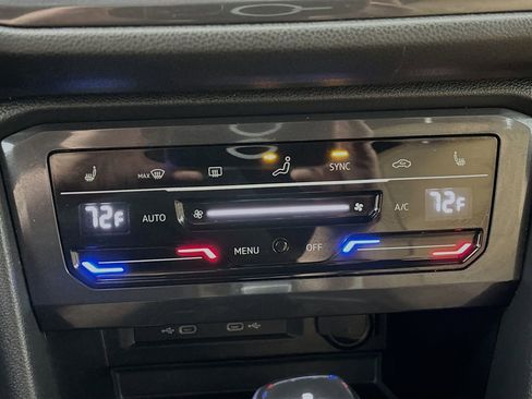 Used 2022 Volkswagen Tiguan SE image 4