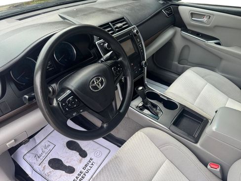 Used 2017 Toyota Camry LE image 3