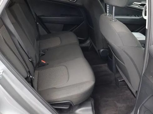 Used 2024 Kia Sportage LX FWD image 17