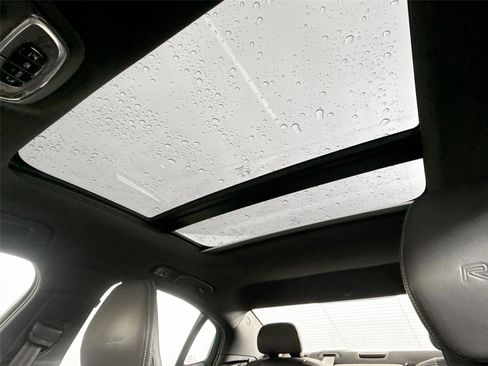 Used 2019 Volvo S60 T5 R-Design image 6