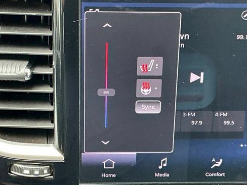 Used 2024 Chrysler Pacifica Touring-L FWD image 27