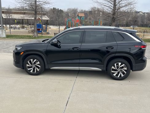 Used 2025 Volkswagen Tiguan S image 7