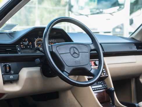 Used 1995 Mercedes-Benz E 320 Convertible image 15