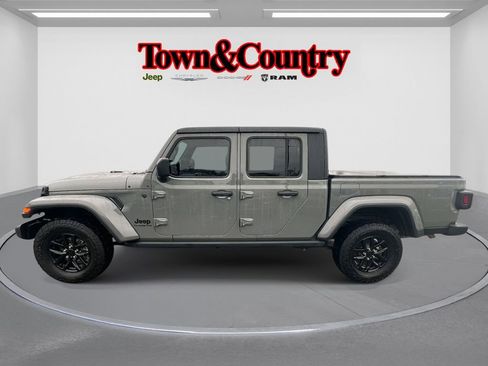 Certified 2022 Jeep Gladiator Sport image 5