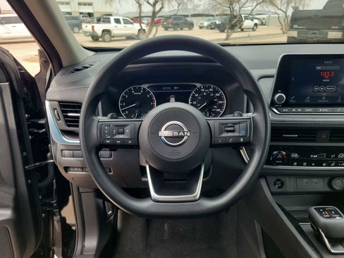 Used 2024 Nissan Rogue SV image 11