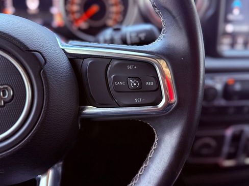 Used 2018 Jeep Wrangler Unlimited Sahara AWD/4WD image 16