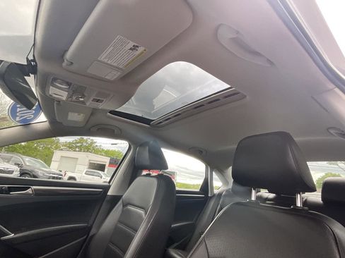 Used 2017 Volkswagen Passat 1.8T SE FWD image 14