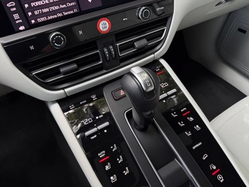 Certified 2026 Porsche Macan AWD/4WD image 13