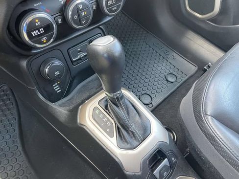 Used 2017 Jeep Renegade Limited AWD/4WD image 34