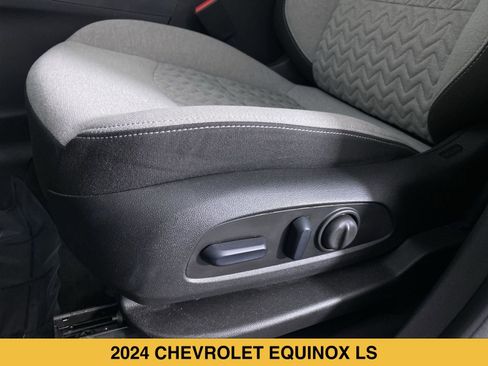 Certified 2024 Chevrolet Equinox LS w/ LS Convenience Package FWD image 9