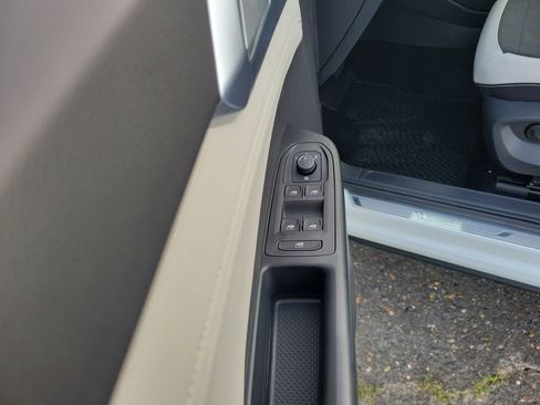 New 2026 Volkswagen Taos SE FWD image 8