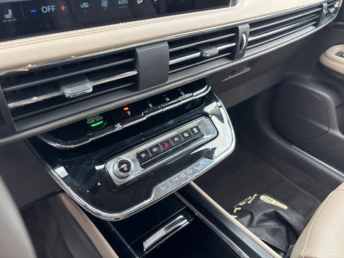 Certified 2023 Lincoln Corsair Reserve AWD/4WD image 22