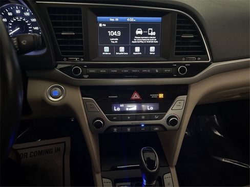 Used 2018 Hyundai Elantra Limited image 29