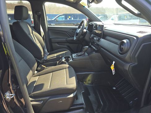 Used 2023 Chevrolet Colorado W/T RWD image 10