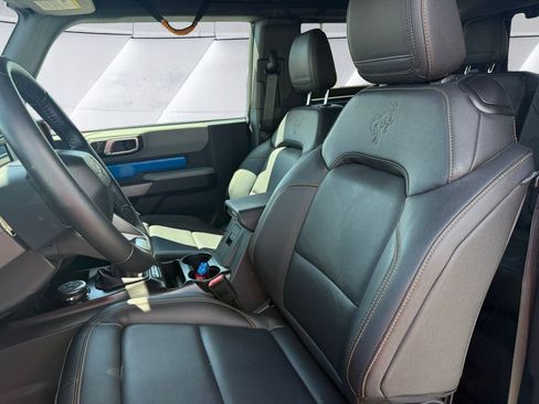 Used 2022 Ford Bronco Badlands image 8