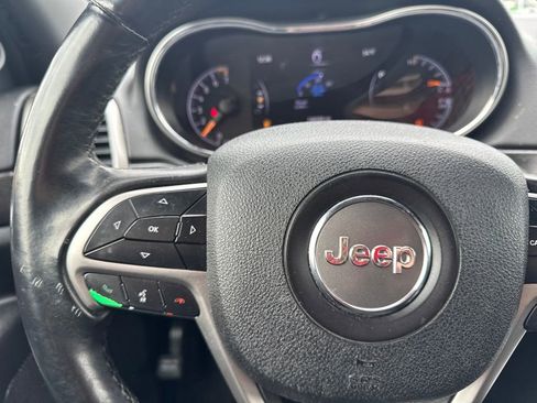 Used 2018 Jeep Grand Cherokee Laredo RWD image 37
