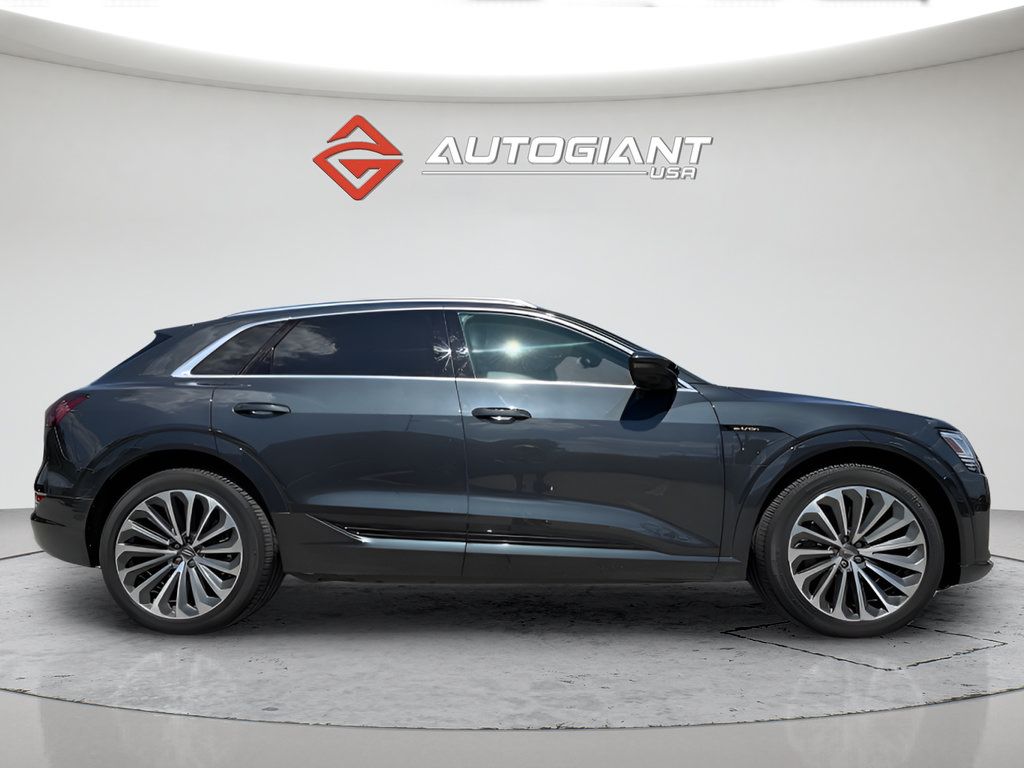 Used 2019 Audi e-tron Prestige w/ Prestige Package AWD/4WD image 9