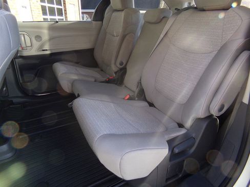 Used 2024 Toyota Sienna LE image 41