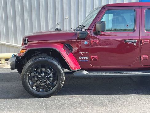 Used 2022 Jeep Wrangler Unlimited Sahara w/ Cold Weather Group AWD/4WD image 13
