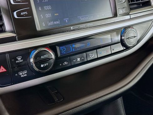 Used 2019 Toyota Highlander XLE image 15