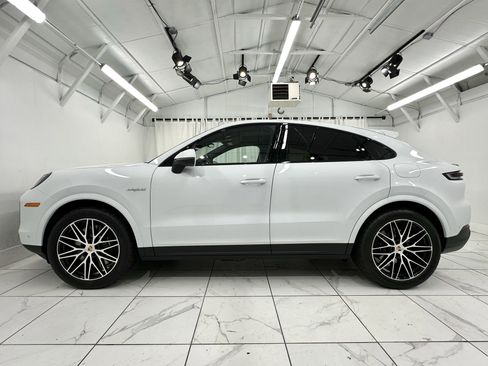 New 2025 Porsche Cayenne E-Hybrid image 15
