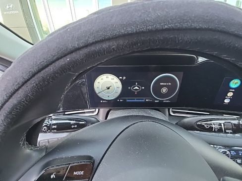 Used 2023 Hyundai Elantra Limited w/ Preferred Accessory Package image 8