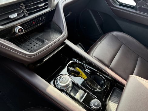 Certified 2025 Ford Explorer Platinum w/ LUX Leather Package image 13