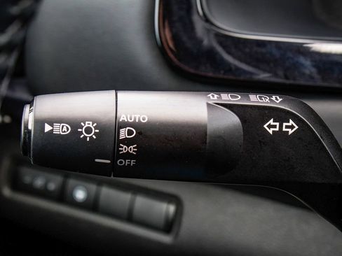 Used 2024 Nissan Pathfinder SV image 25