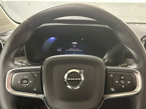 Used 2025 Volvo XC40 B5 Core image 14