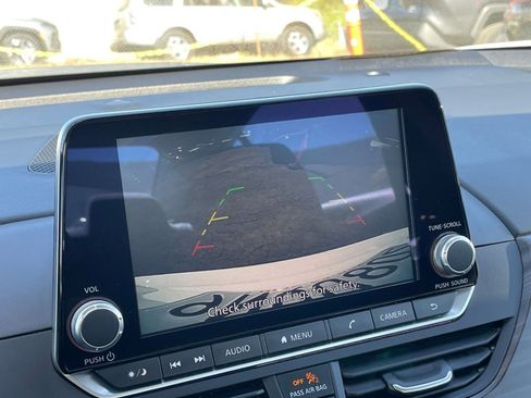 Used 2025 Nissan Altima 2.5 SV image 23