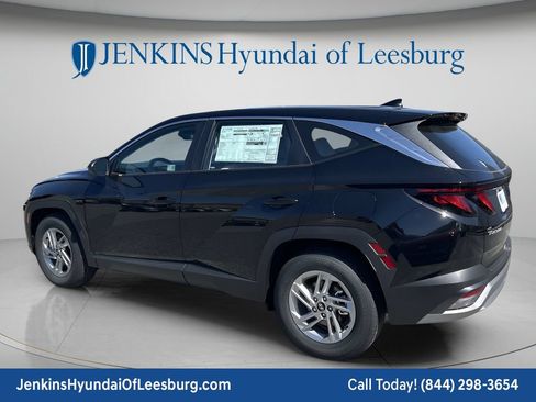 Certified 2025 Hyundai Tucson SE FWD image 11