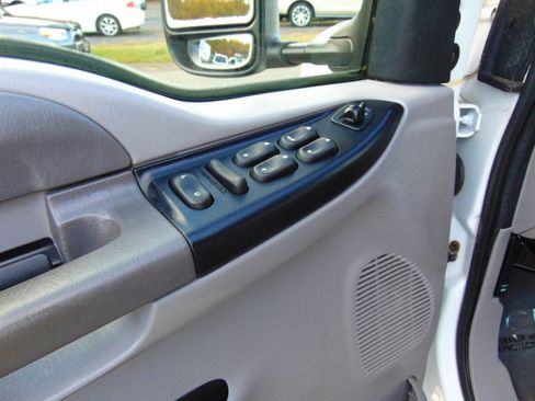 Used 2000 Ford F250 XLT image 8