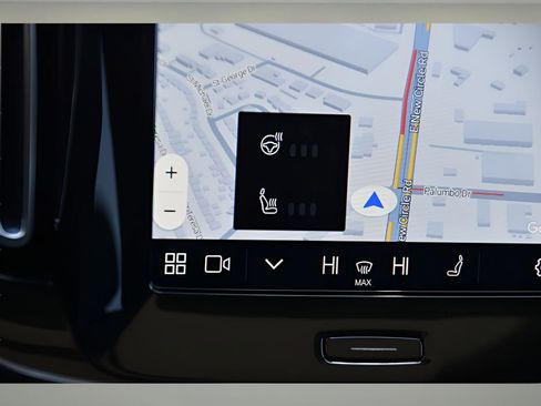 Certified 2025 Volvo XC40 B5 Plus w/ Protection Package Premier image 19