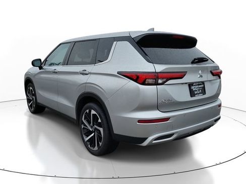 Used 2024 Mitsubishi Outlander SE image 4