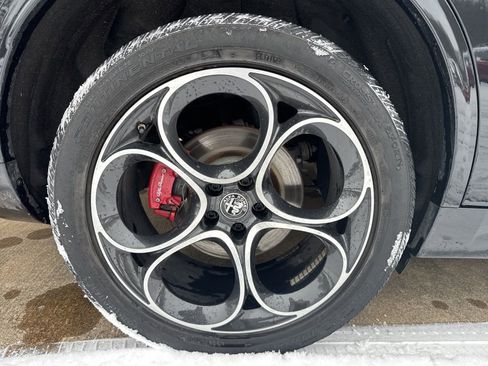 Used 2023 Alfa Romeo Stelvio Veloce image 17