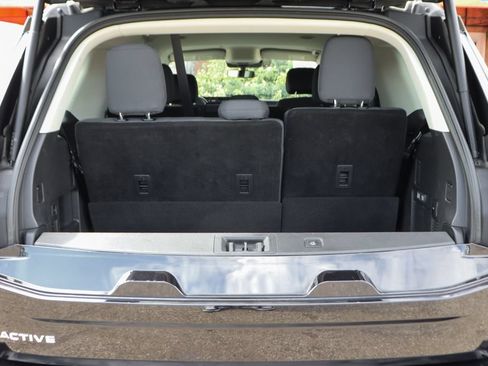 Used 2025 Ford Expedition Active AWD/4WD image 8