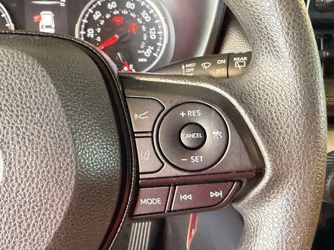 Used 2021 Toyota RAV4 LE AWD/4WD image 15