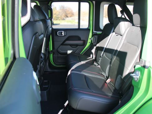 New 2026 Jeep Wrangler Unlimited Rubicon AWD/4WD image 23