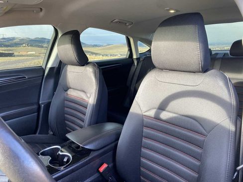 Used 2016 Ford Fusion SE image 15