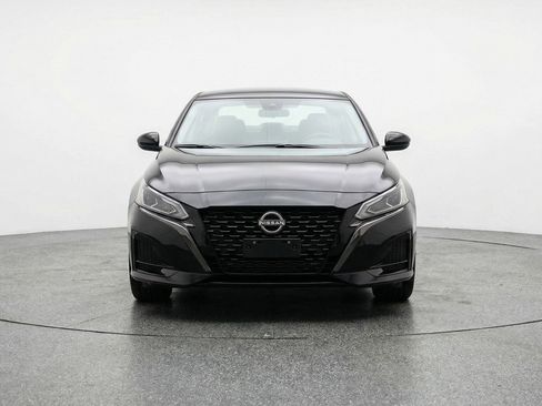 Used 2025 Nissan Altima 2.5 SV image 2