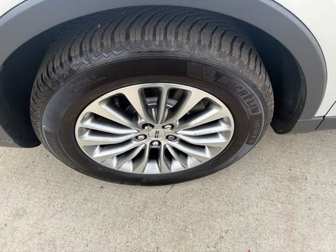 Used 2016 Lincoln MKX Select w/ Select Plus Package AWD/4WD image 11
