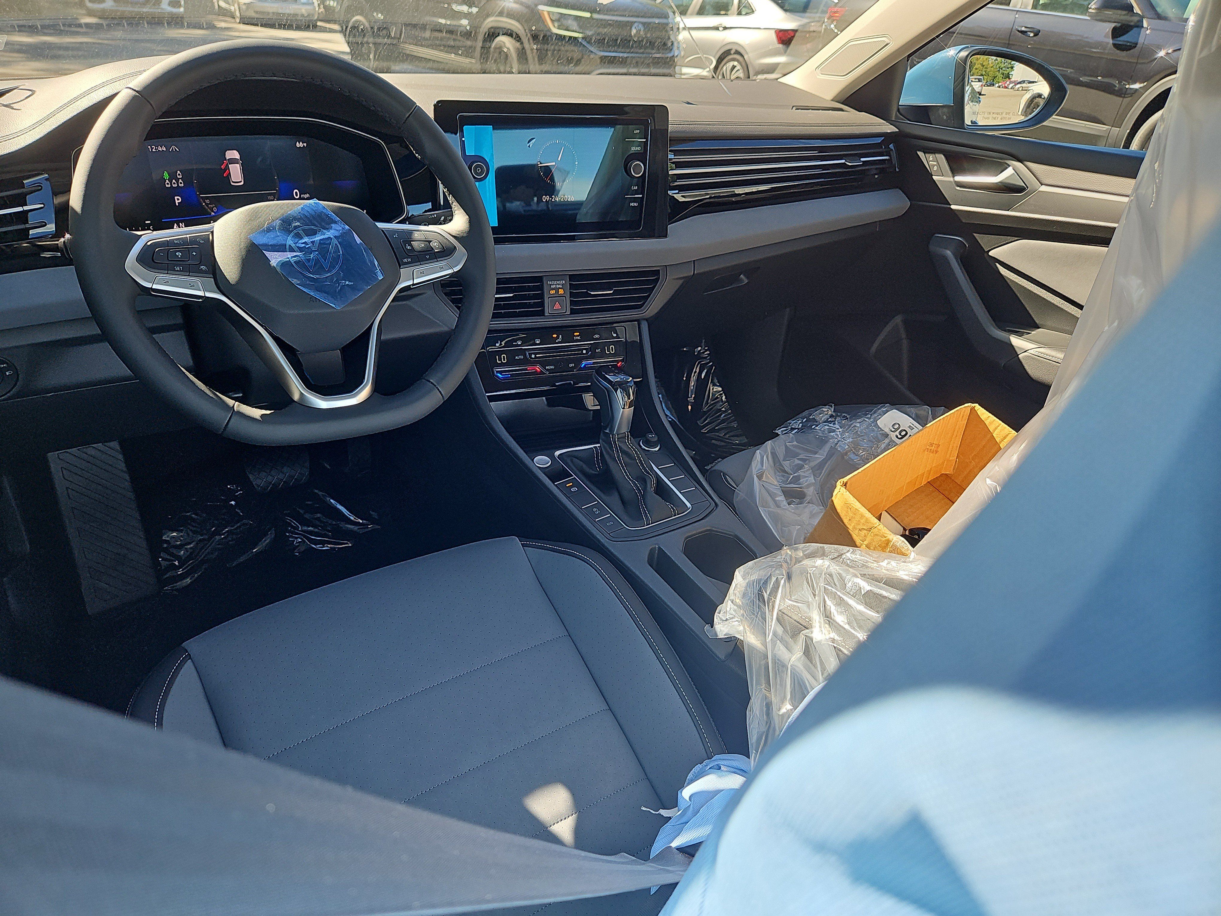 New 2027 Volkswagen Jetta SE FWD image 6