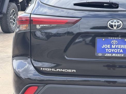 Used 2025 Toyota Highlander LE FWD image 10