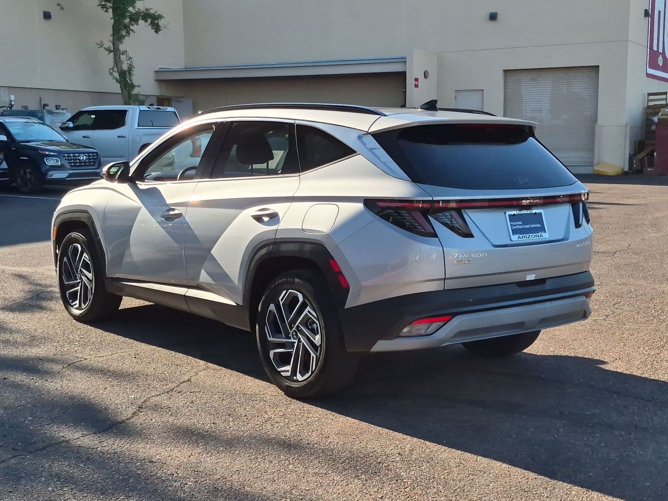 Certified 2025 Hyundai Tucson Limited AWD/4WD image 8