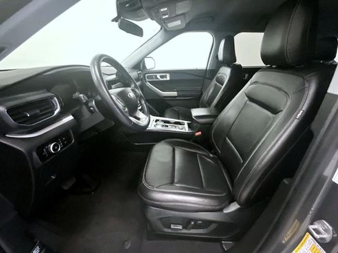 Used 2023 Ford Explorer XLT w/ Equipment Group 202A image 10