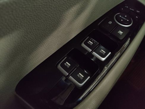 Used 2018 Kia Sorento SX image 27