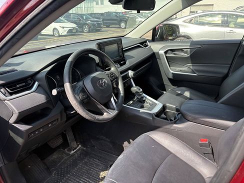 Used 2019 Toyota RAV4 XLE Premium w/ Cold Weather Package AWD/4WD image 9