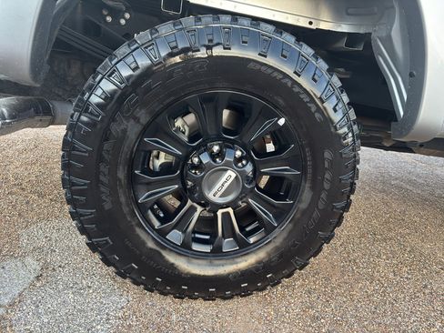 Used 2022 Ford F250 Lariat w/ Tremor Off-Road Package image 11